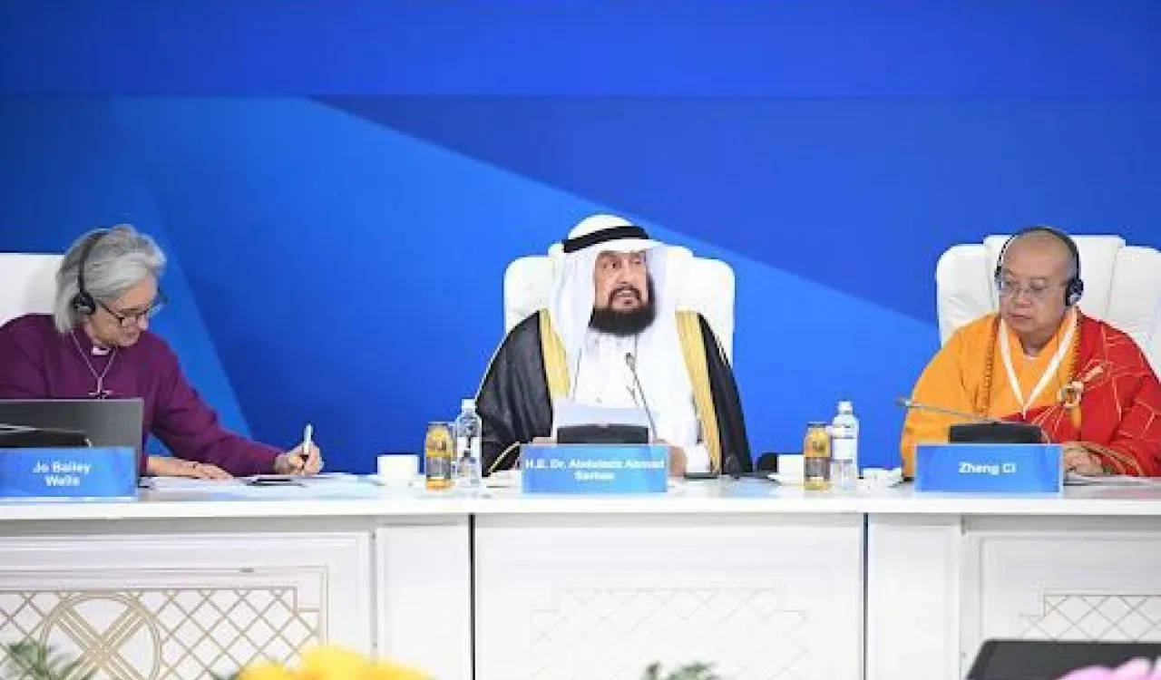 Yang Mulia Dr. Abdulaziz Sarhan dan Syekh Abdul Latif Al-Mutlaq mewakili Liga Muslim Dunia dalam Konferensi "Para Pemimpin Agama Dunia dan Tradisional" di Kazakhstan.