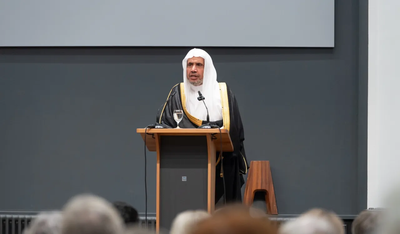 ‏ ألقى معالي الأمين العام، رئيس هيئة علماء المسلمين، فضيلة الشيخ د.⁧‫محمد العيسى‬⁩‬⁩ محاضرةً في مقر نادي 44 "للدراسات الفكرية" "Club 44" بمدينة لاشو دو فون السويسرية بعنوان:" الإسلام والغرب وتفهم الاختلاف ومعالجة سوء الفهم"