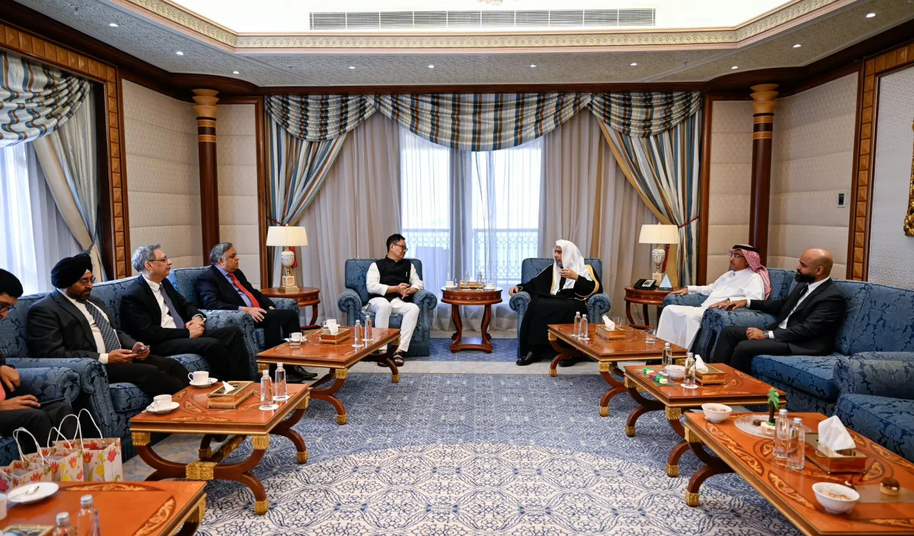 In Jeddah, His Excellency Sheikh Dr. Mohammed Al-issa  , Secretary-General of the MWL met with Mr. Kiren Rijiju, Union Minister of Parliamentary Affairs and Minority Affairs in the Republic of India, along with his accompanying delegation.