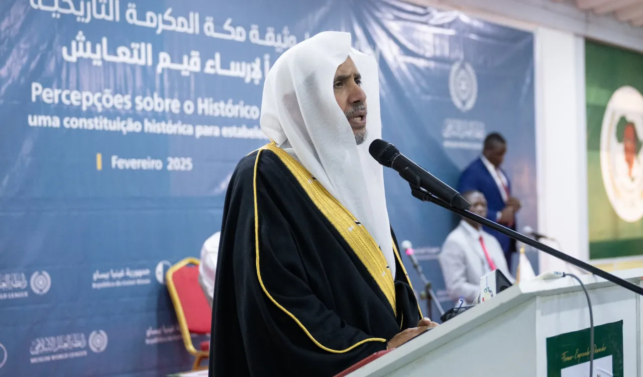 معالي الأمين العام، رئيس هيئة علماء المسلمين، فضيلة الشيخ د.⁧‫محمد العيسى‬⁩‬⁩ يُحاضر في جامعة غينيا بيساو حولَ قيم الإسلام مستعرضاً مضامين ⁧‫وثيقة مكة المكرمة