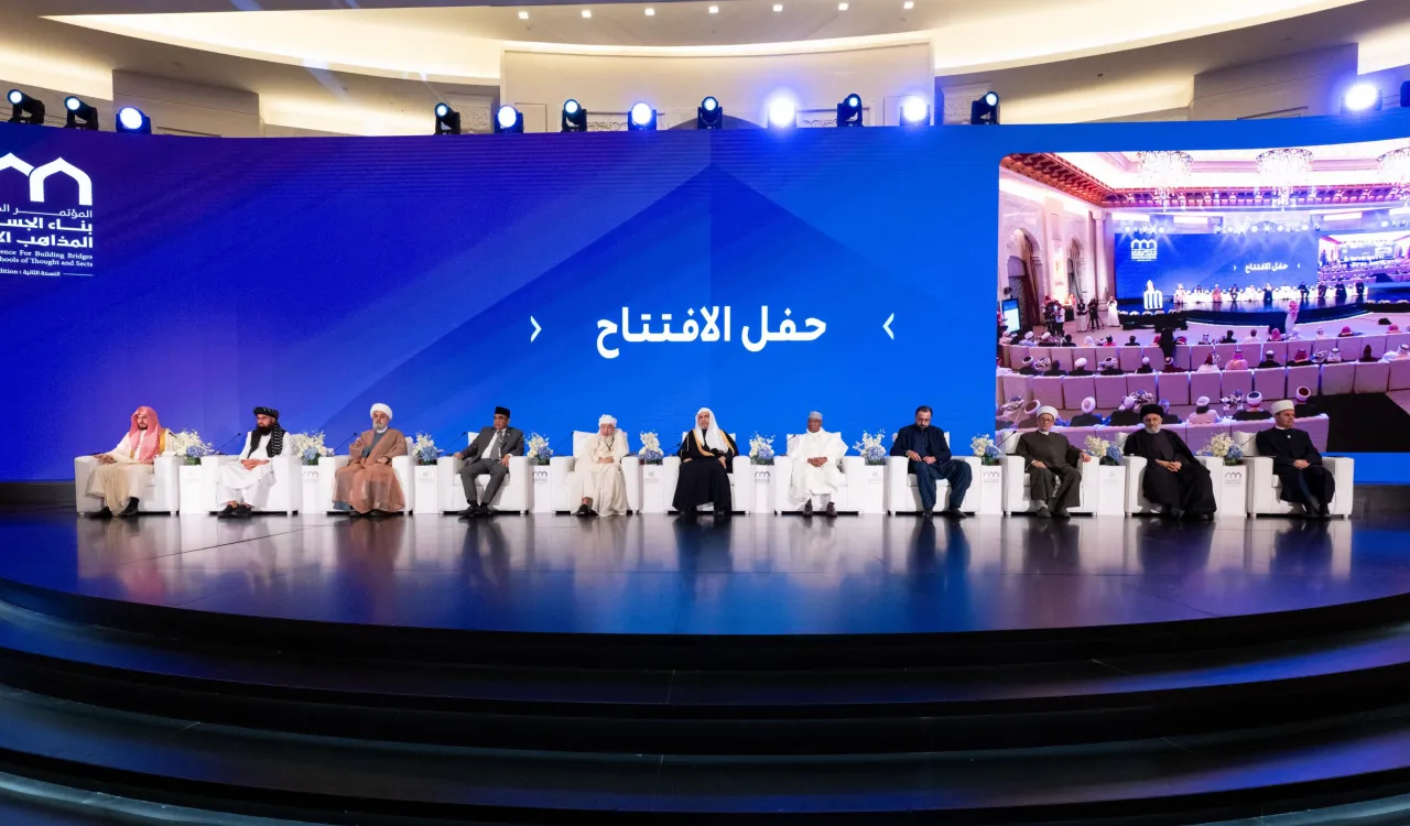 انطلاق أعمال النسخة الثانية للمؤتمر الدولي "⁧‫بناء الجسور بين المذاهب‬⁩ الإسلامية: نحو مؤتلفٍ إسلاميٍّ فاعِل"، برعايةٍ كريمةٍ من ⁧‫خادم الحرمين الشريفين‬⁩ -يحفظه الله-، وبحضور كبار عُلماء الأمّة الإسلامية بمُختلف مذاهبِهم وطوائفهم