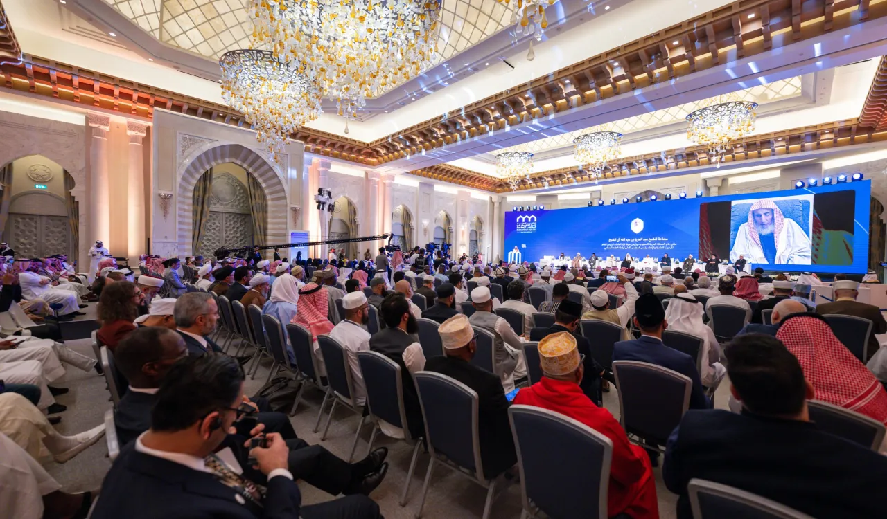 le Mufti Général du Royaume d’Arabie Saoudite, cheikh Abdulaziz Al Sheikh, lors de l’ouverture de la deuxième édition de la Conférence ConstruireDesPontsEntreLesÉcoles  :