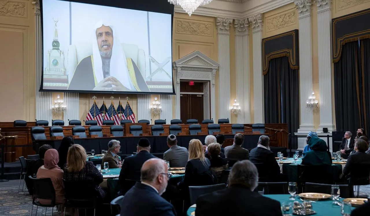 Attended by lawmakers, White House officials, and leaders of the Muslim community, the Muslim World League brings together representatives of faiths and policymakers for the first-ever Ramadan Iftar in the U.S. Congress.