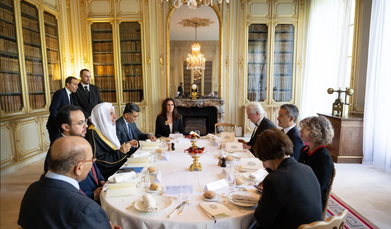 رابطہ عالم اسلامی کے سیکرٹری جنرل نے فرانس کے دورے کا آغاز ” تباہ حال غزہ“میوزیم کے دورے سے کیا