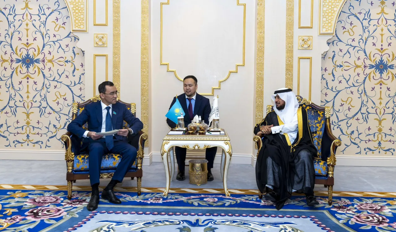 La Ligueislamiquemondiale a accueilli, dans son siège principal à La Mecque, une haute délégation de la République du Kazakhstan, conduite par le Président du Sénat, M. Maulen Ashimbayev, avec le Grand Mufti de la République, cheikh Nauryzbay Haji Otpenov.