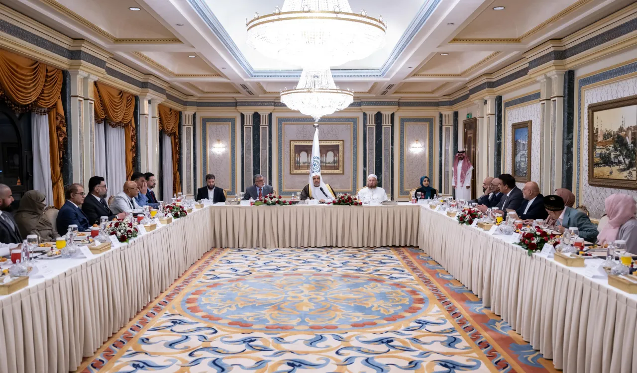 القيادات الإسلامية البريطانية تلتقي الأمين العام لرابطة العالم الإسلامي في المدينة المنورة