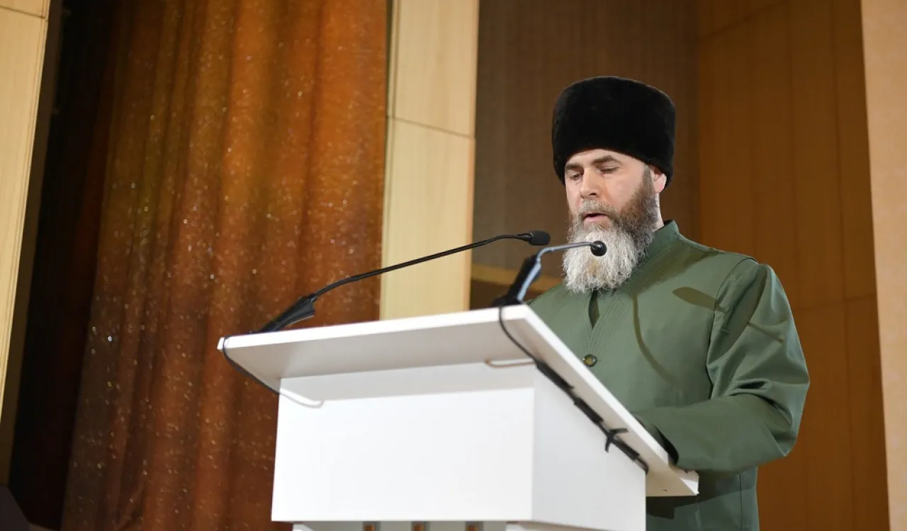 فضيلة الشيخ صالح مجييف مفتي جمهورية الشيشان متحدثاً في مؤتمر الرابطة بـموسكو