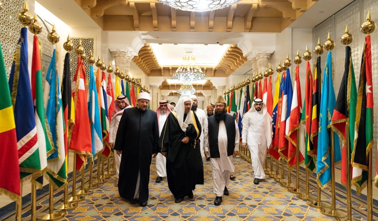 L’arrivée des hautes personnalités à la réunion du Haut-Conseil de la Ligue Islamique Mondiale.