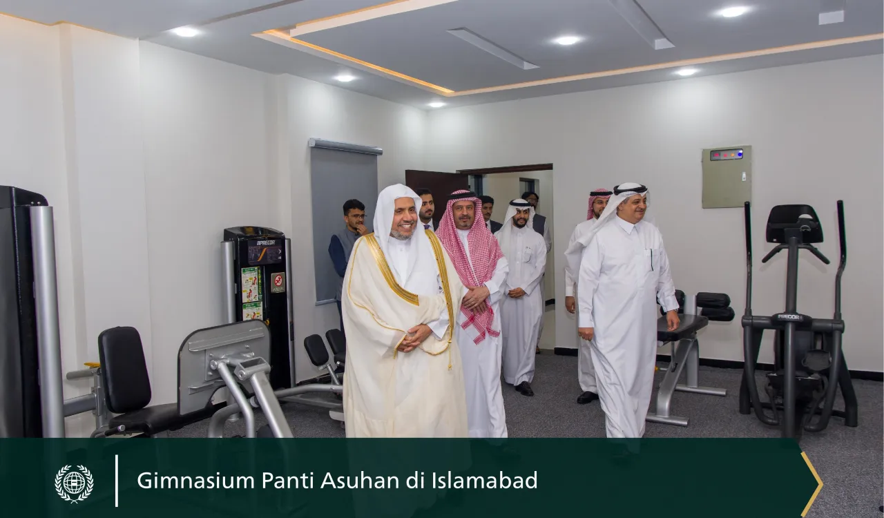 تصاویری از تبریک گویی عید جناب دبیرکل سازمان همبستگی جهان اسلام، آقای دکتر شیخ محمد العیسی به کودکان یتیم خانه «علی بن ابی طالب رضی الله عنه» در پاکستان، که بیش از 4600 یتیم از آن بهره مند می گردند: