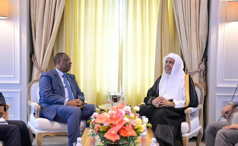 ‏التقى معالي الأمين العام، رئيسُ هيئة علماء المسلمين، فضيلةُ الشيخ د.⁧‫محمد العيسى‬⁩ ‬⁩، "في مقر إقامة فضيلته" بمدينة “نيويورك"، فخامة رئيس جمهورية السنغال السابق، السيد ماكي سال