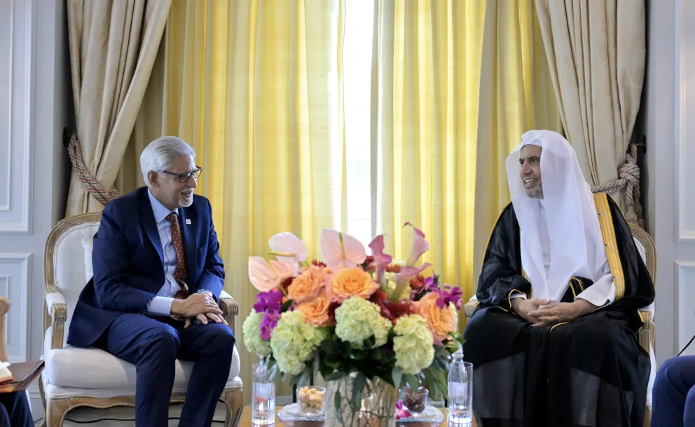 التقى معالي الأمين العام، رئيسُ هيئة علماء المسلمين، فضيلةُ الشيخ د.⁧‫محمد العيسى‬⁩ ‬⁩، في مقرّ إقامة فضيلته بمدينة “نيويورك"، الأمينَ العام للاتحاد الدولي للصليب الأحمر والهلال الأحمر، معالي السيد جاغان تشاباغين