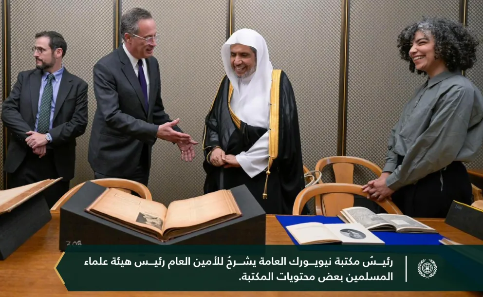 في ثالثةِ كُبريات المكتبات حول العالم: ‏استضافت "مكتبة نيويورك العامة" معالي الأمين العام، رئيس هيئة علماء المسلمين، فضيلة الشيخ د. ⁧‫محمد العيسى‬⁩‬⁩، وكان في استقباله رئيسُ المكتبة، يرافقه عددٌ من المسؤولين فيها