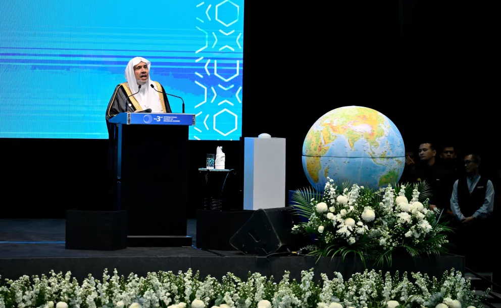 الأمينُ العام لرابطة العالم الإسلامي يشارِك بكلمةٍ افتتاحيةٍ في أعمال "القمّة الدولية الثالثة للقيادات الدينية" بالعاصمة الماليزية "كوالالمبور"