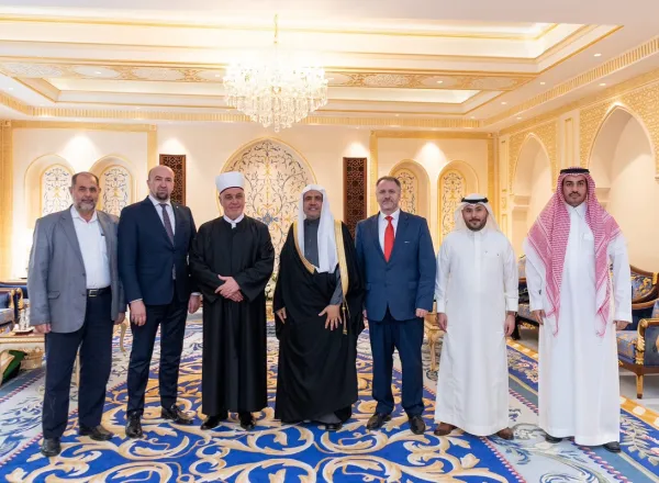 Sekretaris Jenderal LMD, Ketua Asosiasi Ulama Muslim, Syekh Dr.Mhmd Alissa , menerima Mufti Bosnia dan Herzegovina, Syekh Husein Kavazovic di kantornya di Makkah.