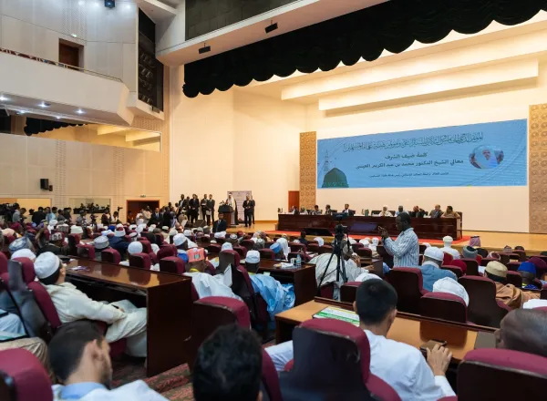 In a great ceremony attended by ministers: the Mauritanian president awards Sheikh Dr. Al-Issa the National Order of Merit for his international efforts in clarifying the true image of Islam