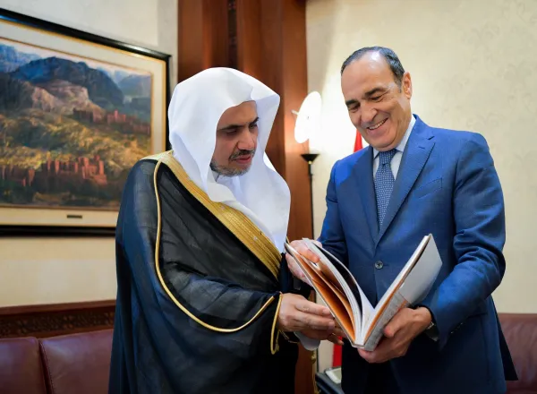 Le Président de la chambre des représentants au Maroc Habib ElMalki recevant le Secrétaire Général de la Ligue Islamique Mondiale, Cheikh D. Mohamed Alissa pour traiter de sujets d’intérêt commun.