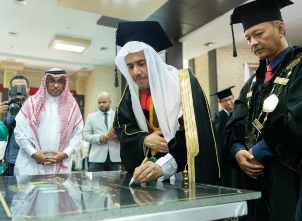 HE Dr. Mohammad Alissa was awarded an honorary doctorate from the Maulana Malik Ibrahim State Islamic University
