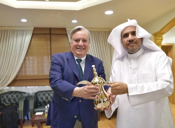 ‏معالي أمين عام ⁧رابطة العالم الإسلامي⁩ الشيخ د. ⁧محمد العيسى⁩ مستقبلاً صباح اليوم وفداً برلمانياً فرنسياً رفيعاً.