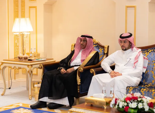 استقبل معالي الشيخ د. محمد العيسى‬⁩ في مقرّ الرابطة بمكة المكرمة، معالي وزير الشؤون الدينية الإندونيسي الشيخ ياقوت خليل قوماس، ومعالي رئيس جمعية نهضة العلماء الشيخ يحي خليل