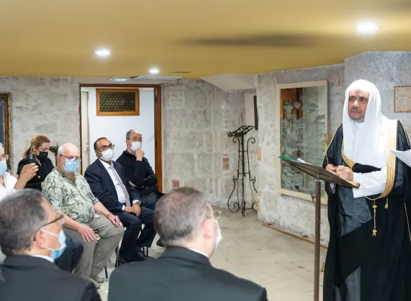 شیخ دکتر محمد العیسی در بازدید از کلیسای جامع نیس فرانسه که قبلا مورد حمله تروریستی قرار گرفته بود