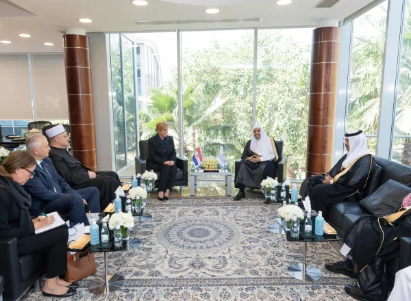 استقبل معالي الشيخ د. محمد العيسى‬ في مكتبه بالرياض فخامة رئيسة كرواتيا السابقة والناشطة في مجال السلام العالمي السيدة كوليندا غرابار