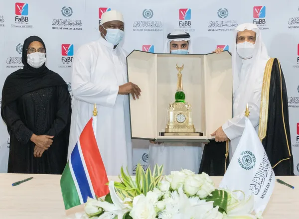 التقى معالي الأمين العام الشيخ د. محمد العيسى‬⁩ بفخامة رئيس جمهورية غامبيا‬⁩، السيد أداما بارو، بمقر المتحف الدولي للسيرة النبوية بالمدينة المنورة