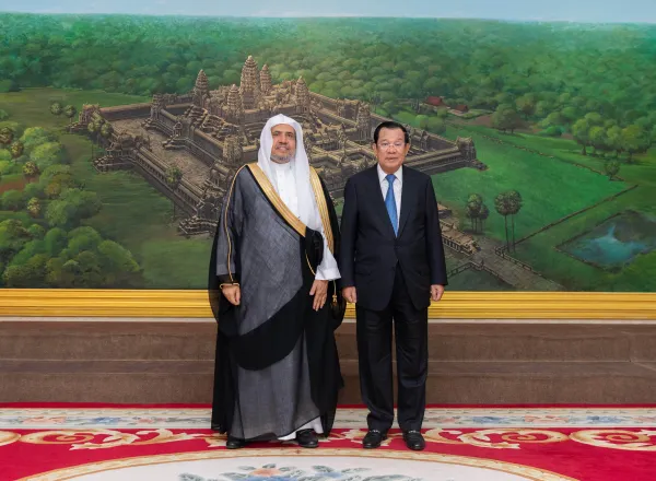 استقبل دولة رئيس وزراء مملكة كمبوديا، السيد هون سين، معالي الشيخ د. محمد العيسى