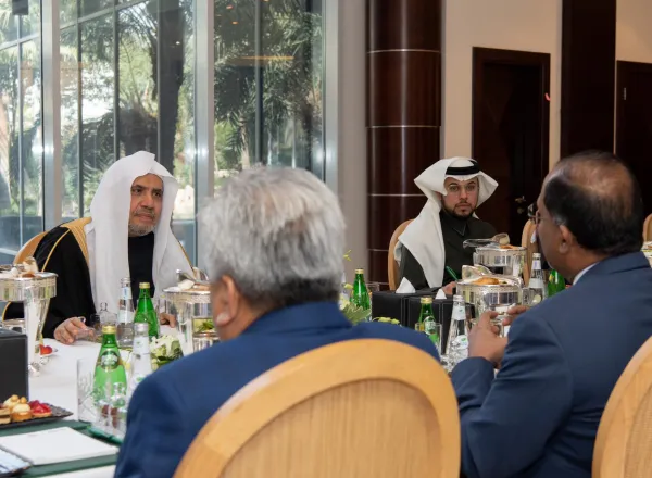 استقبل معالي الأمين العام، رئيس هيئة علماء المسلمين، فضيلة الشيخ د.‫محمد العيسى‬ وفدًا ماليزيًّا رفيعَ المستوى برئاسة معالي وزير الخارجية د.زامبري عبدالقادر