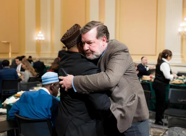 La Ligue islamique mondiale rassemble les représentants des religions et les décideurs politiques lors du premier dîner d’iftar du Ramadan au Congrès américain