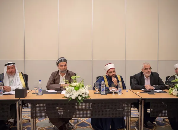 ‏معالي الشيخ د. ⁧محمد العيسى⁩ يلتقي وفد كبار العلماء العراقيين ورئيس وأعضاء المجمع الفقهي العراقي برئاسة سماحة الشيخ العلامة ⁧أحمد حسن الطه⁩، وقد ثمّنوا مؤتمر ⁧الرابطة⁩ حول الوحدة الإسلامية وتعزيز القيم المشتركة للدولة الوطنية بمشاركة ٢٨ مكوناً إسلامياً من مختلف ⁧المذاهب⁩ و ⁧الطوائف⁩.