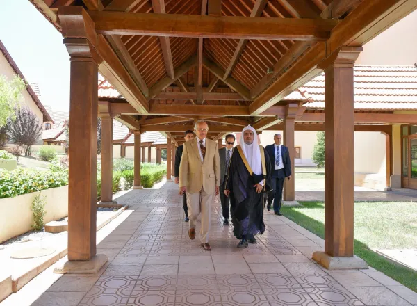L'Université Alakhawayn au Maroc reçoit le SG de la Ligue Islamique Mondiale D.Mohamed AlIssa où il a eu un une rencontre avec son doyen et ses membres pour traiter de sujets d’intérêt commun.