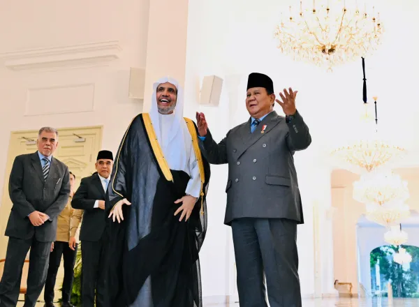 جمہوریہ انڈونیشیا کے صدرِ محترم، جناب پروبوو سوبیانتو نے دارالحکومت جکارتہ میں واقع صدارتی محل میں سیکرٹری جنرل رابطہ اور چیئرمین مسلم علماء کونسل عزت مآب شیخ ڈاکٹر محمد العیسی کا استقبال کیا