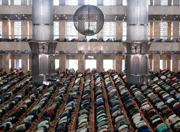 Le Secrétaire général cheikh Mohammed Al-Issa, aujourd’hui depuis la chaire de la mosquée Istiqlal en Indonésie