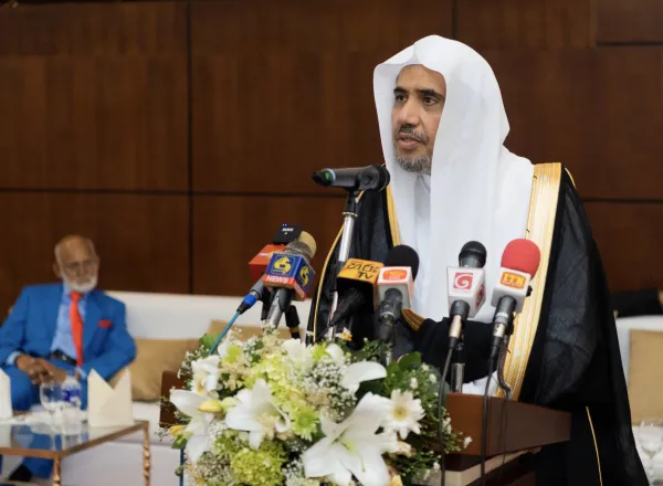 کولمبو کی میئر نے معزز شخصیات اور سفارتی ارکان کی موجودگی میں میں عزت مآب شیخ ڈاکٹر محمد العیسی کا خیر مقدم کیا اور انہیں دار الحکومت کی کلید پیش کی