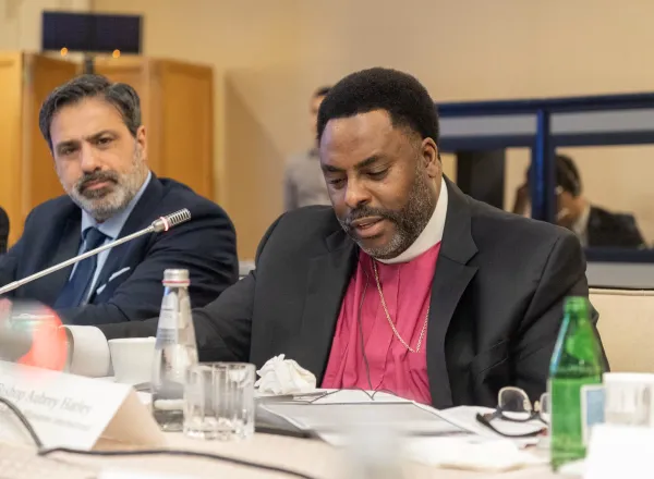 Le Conseil national pour les relations arabo/américaine à Washington  reçoit le D.Mohammad Alissa pour un dialogue général en présence de politiciens intellectuels des journalistes responsables religieux et pour lui remettre le titre honorifique du CNRAA.