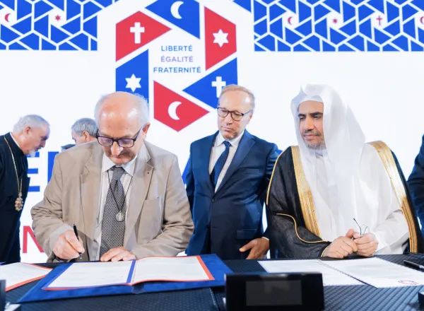 HE Dr. Mohammad Alissa stood with prominent Muslim, Jewish and Christian leaders to sign a historic MOU, pledging to continue meaningful interfaith dialogue