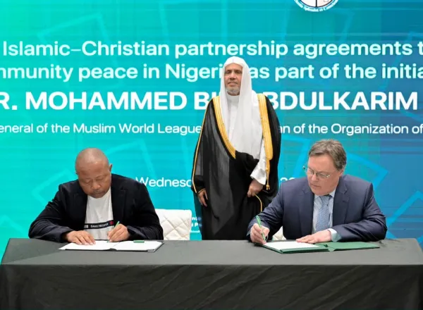 Le Secrétaire général assiste à la table ronde des responsables musulmans et chrétiens du Nigeria et à la signature des accords qui en sont issus