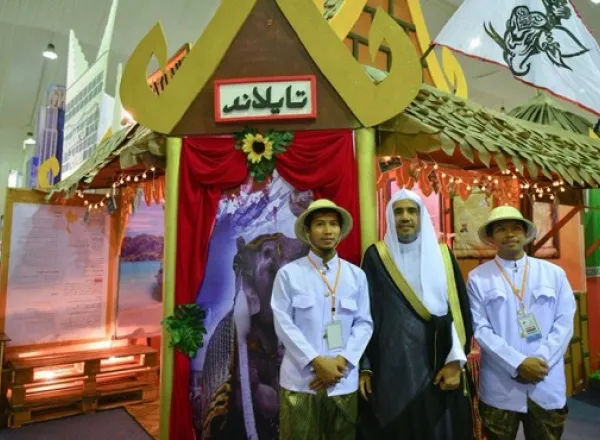 Le SG de la LIM visite le salon du Festival des cultures et des peuples organisé par l’Université Islamique de Madinah