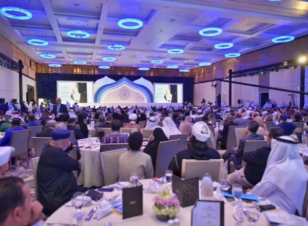 معالي أمين عام ⁧رابطة العالم الإسلامي⁩ الشيخ د. ⁧محمد العيسى⁩ متحدثاً اليوم في مؤتمر ⁧تعزيز السلم⁩ في ⁧أبوظبي⁩ :  ‏(القيم الإسلامية حفظت ⁧الحقوق⁩ و ⁧