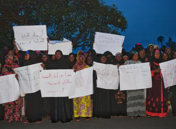 معالي أمين عام ⁧رابطة العالم الإسلامي⁩ يصل إلى جمهورية ⁧بوروندي⁩، وكان في استقباله بمطار بوجمبورا الدولي، معالي وزير الهيدروليك السيد كوم مانداكيزا ، ومعالي وسيط الدولة رئيس الإمبودسمان السيد ادوارد ندويمانا، ومعالي وزيرة العدل وحاملة الأختام السيدة إيمي لورنتين.