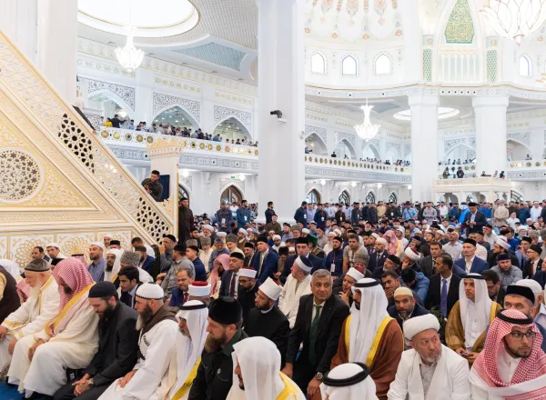Le Président tchétchène Ramzan Kadyrov demande au D.Mohammad Alissa de faire le sermon du Vendredi dans la plus grande mosquée d’Europe après son inauguration officielle en présence de rois, de présidents de pays musulmans de savants et de ministres.