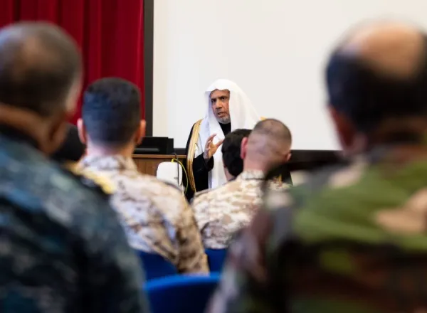 During his visit to the United Kingdom to chair the Conference of Leaders of Muslims European Communities in London .. Dr. Al-Issa visited the UK Parliament, the Foreign Office and the Defense Ministry