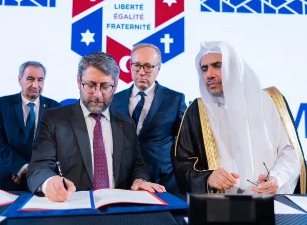 HE Dr. Mohammad Alissa stood with prominent Muslim, Jewish and Christian leaders to sign a historic MOU, pledging to continue meaningful interfaith dialogue
