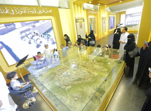 رابطة العالم الإسلامي تسعد بزيارة أبنائها وبناتها من ذوي الاحتياجات الخاصة ومرافقيهم لـمعرض السيرة النبوية بالمدينة المنورة، حيث تولي الرابطة اهتمامها الكبير بهذه الفئة الغالية على قلوب الجميع.