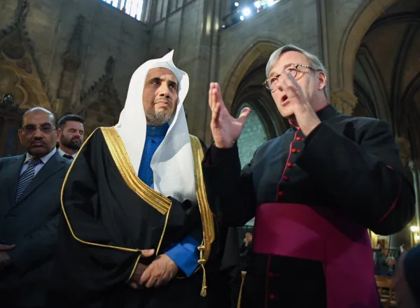 La plus grande cathédrale d'Europe, Notre-Dame de Paris, reçoit le Secrétaire Général de la LIM
