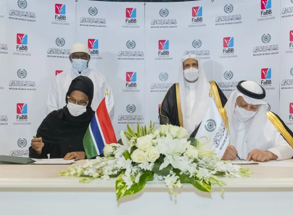 التقى معالي الأمين العام الشيخ د. محمد العيسى‬⁩ بفخامة رئيس جمهورية غامبيا‬⁩، السيد أداما بارو، بمقر المتحف الدولي للسيرة النبوية بالمدينة المنورة