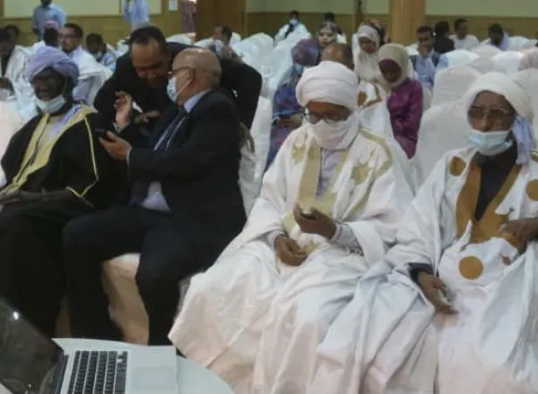 Nouakchott reçoit un symposium sur l’étude scientifique et idéologique de la Charte Mecque sur la modération, la fraternité et la lutte contre le terrorisme avec la participation de responsables politiques religieux et académiques