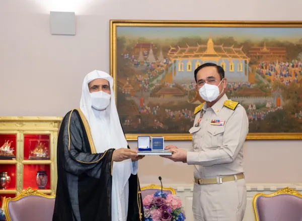 استقبل دولة رئيس الوزراء بمملكة تايلاند‬⁩ الجنرال برايوت تشا أوتشا في مقرّ رئاسة الحكومة معالي الشيخ د. محمد العيسى‬⁩
