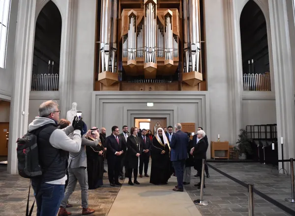 En  Islande le D.Mohammad Alissa a rencontré les responsables des différentes églises pour insister sur l’importance de l’entraide entre les adeptes des religions en se basant sur les dénominateurs communs, pour présenter la  Charte Mecque qui aide à la paix et la coexistence.