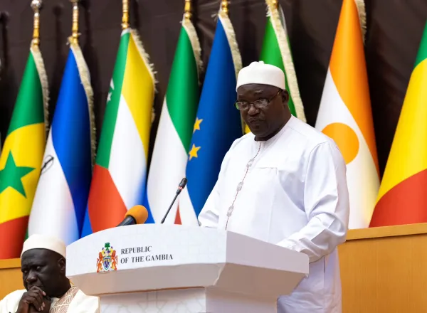 Yang Mulia Sekretaris Jenderal Sheikh Dr. Muhammad Al-Issa meresmikan di ibu kota, Banjul, "Konferensi Bersejarah Cendekiawan Muslim di Afrika"